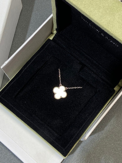 [Noble Aura jewelry]CLOVER MEDIUM SILVER WHITE MOP NECKLACE