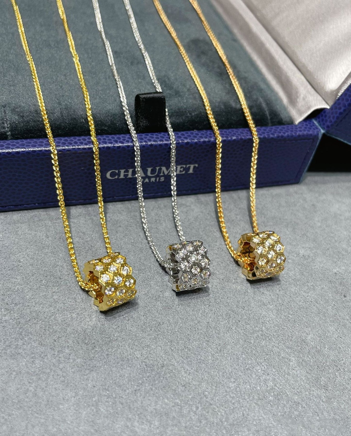 [Noble Aura jewelry]BEE LOVE DIAMOND PAVED 3 ROW NECKLACE