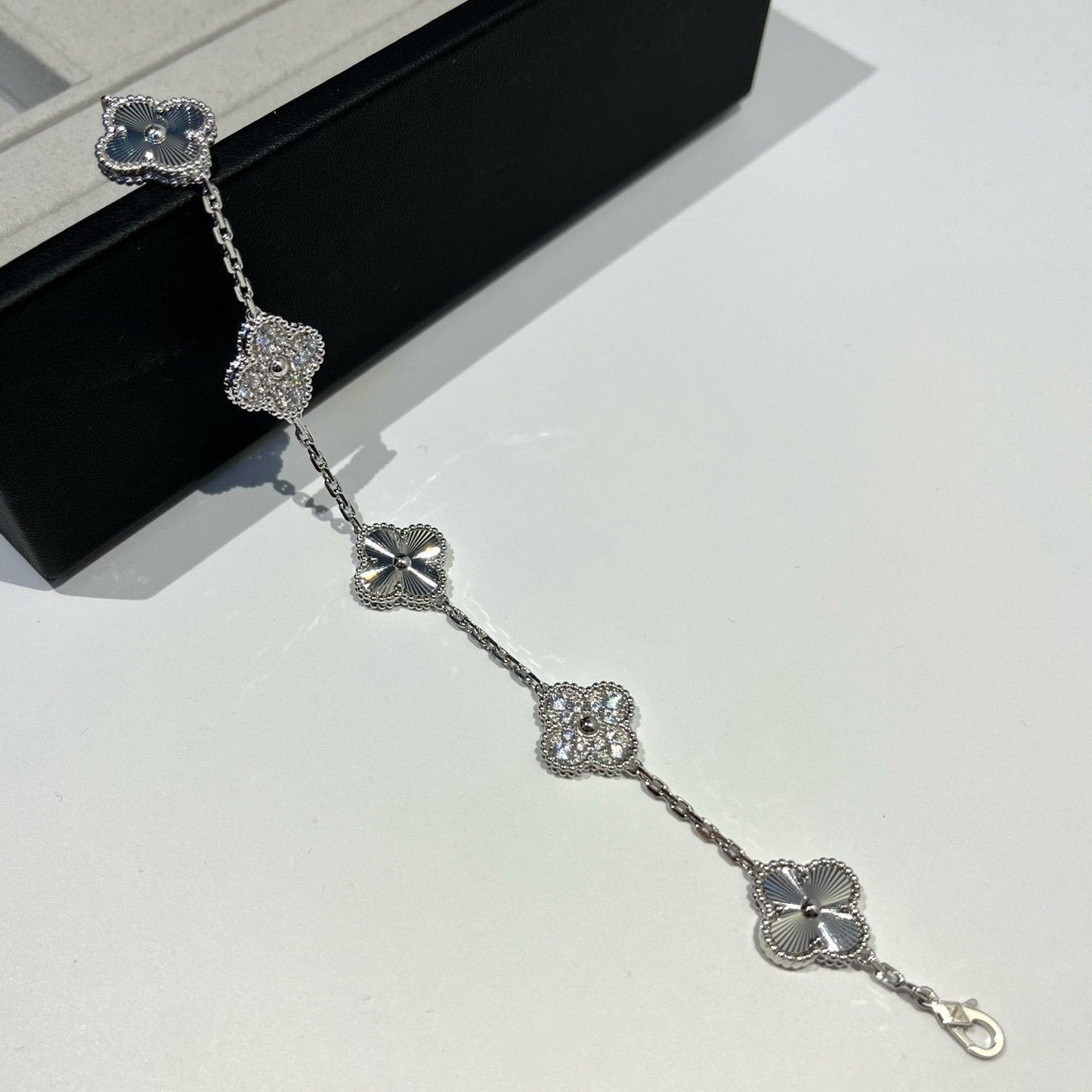 [Noble Aura jewelry]CLOVER 5 MOTIF SILVER DIAMOND BRACELET