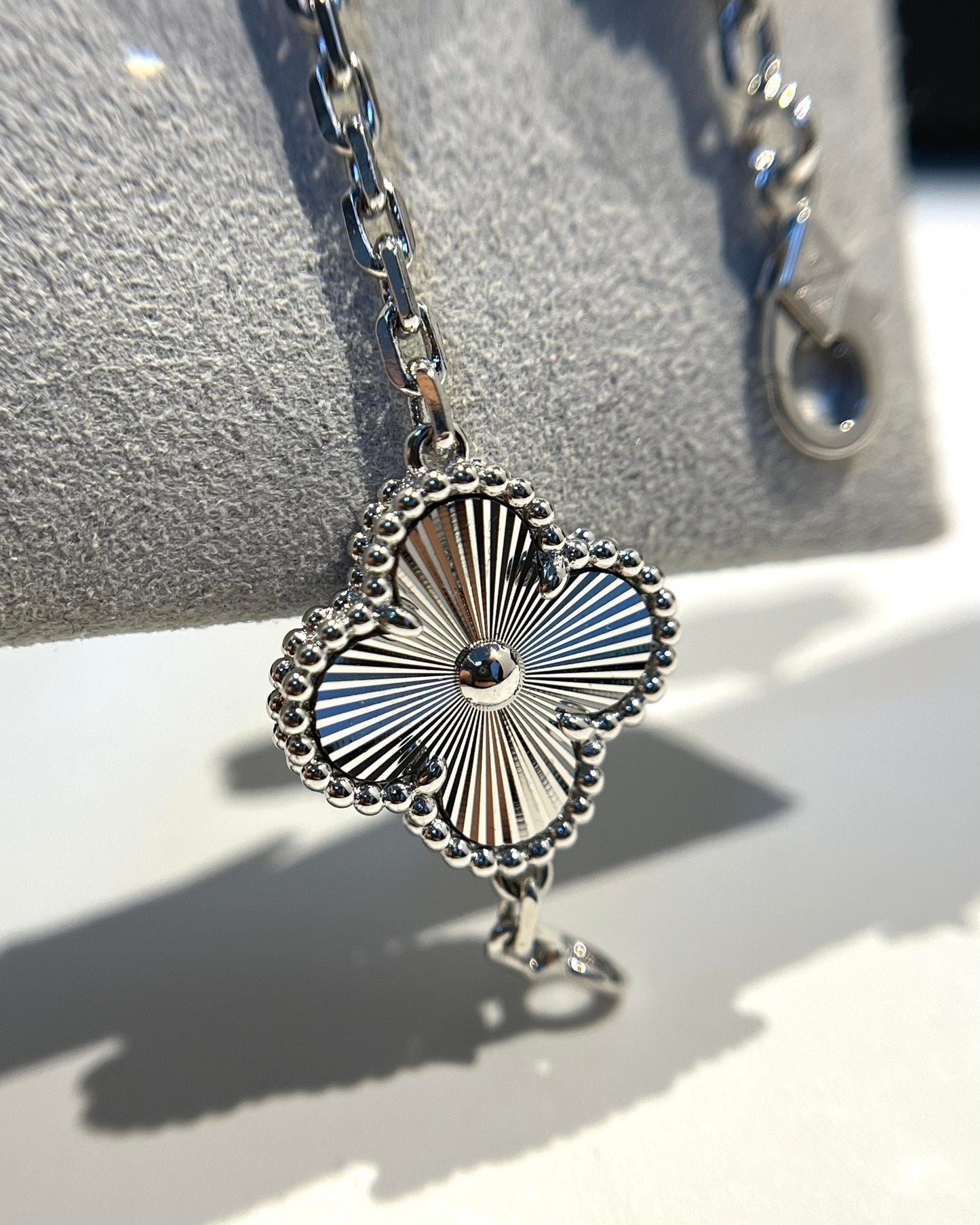 [Noble Aura jewelry]CLOVER 5 MOTIF SILVER DIAMOND BRACELET