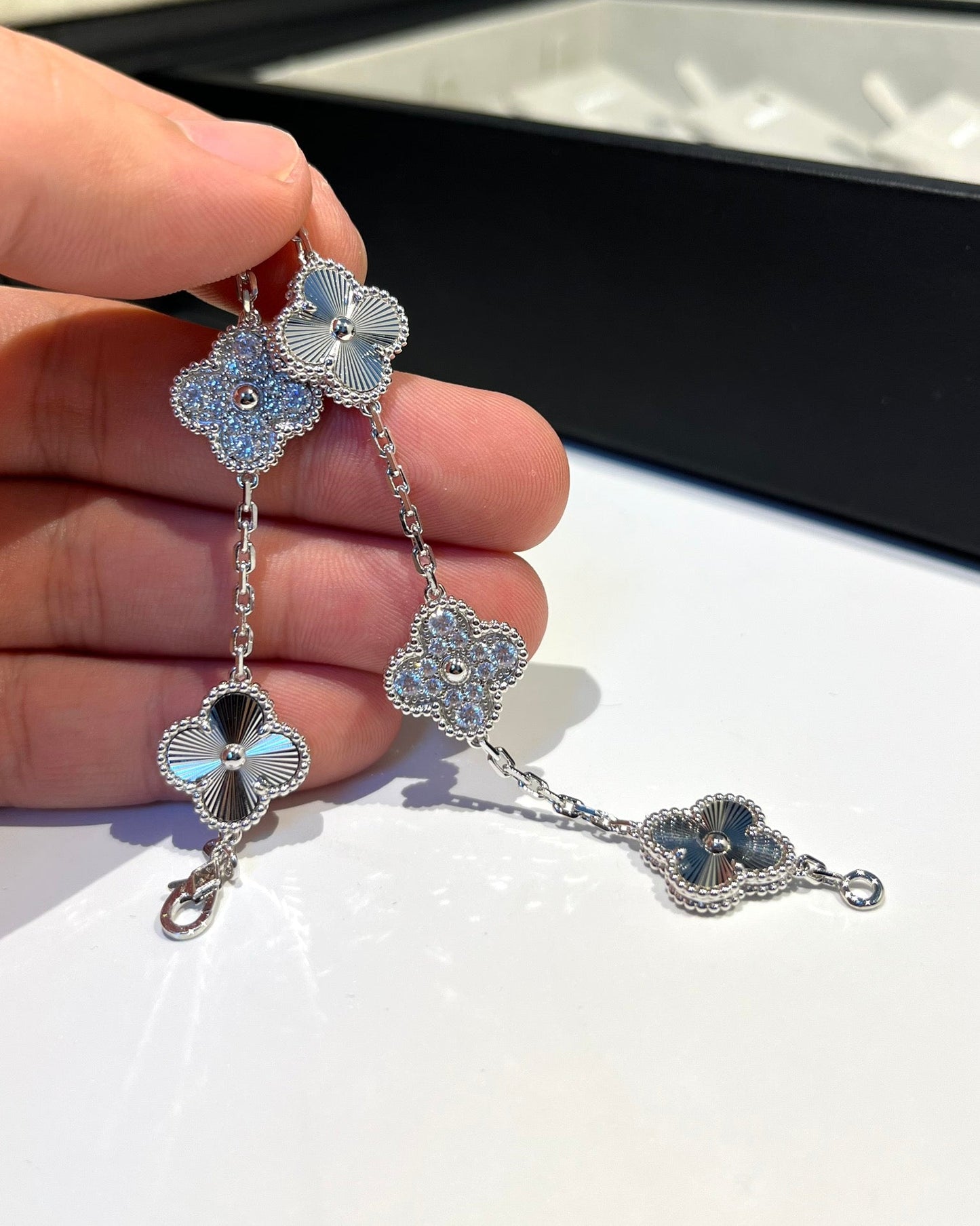 [Noble Aura jewelry]CLOVER 5 MOTIF SILVER DIAMOND BRACELET