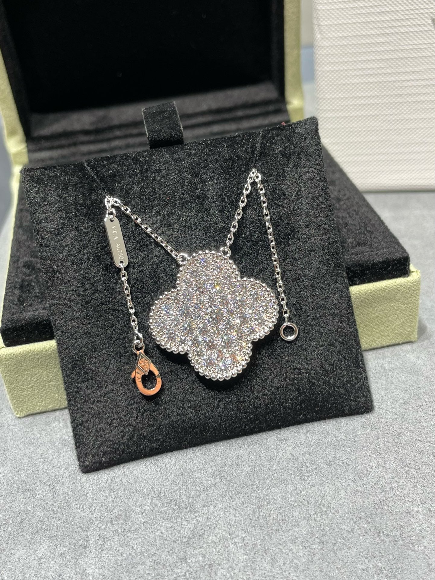 [Noble Aura jewelry]CLOVER 25MM LARGE PENDANT DIAMOND PAVED SILVER NECKLACE