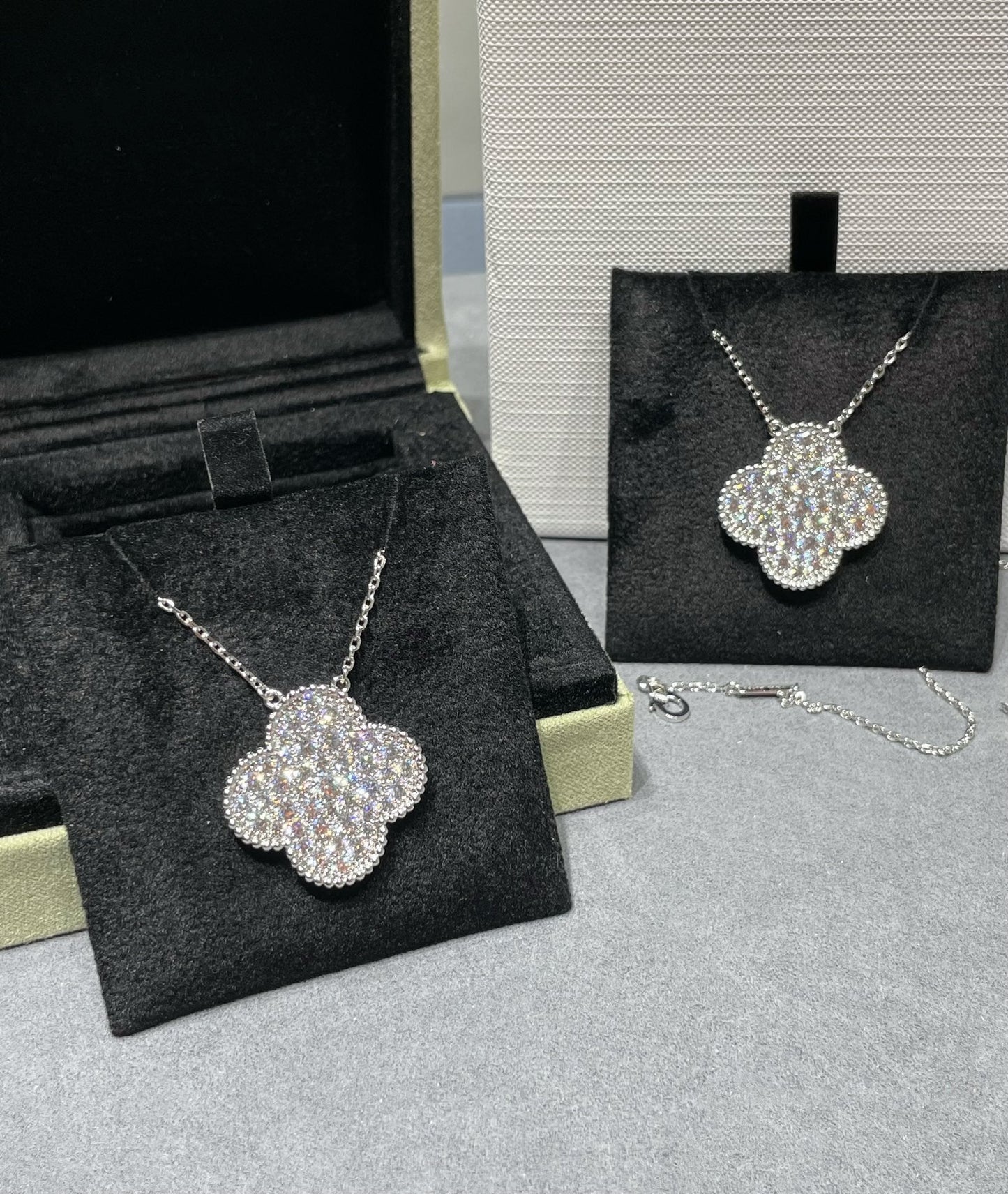 [Noble Aura jewelry]CLOVER 25MM LARGE PENDANT DIAMOND PAVED SILVER NECKLACE