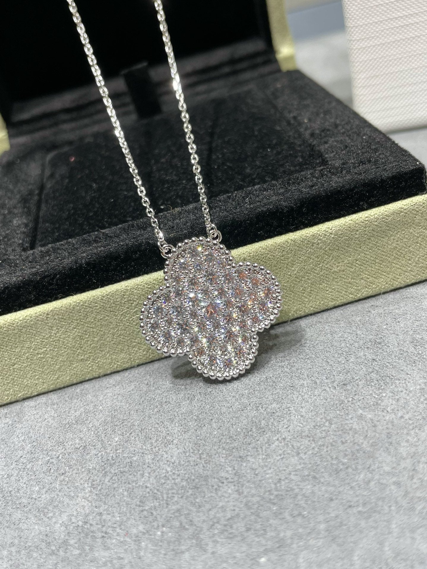 [Noble Aura jewelry]CLOVER 25MM LARGE PENDANT DIAMOND PAVED SILVER NECKLACE