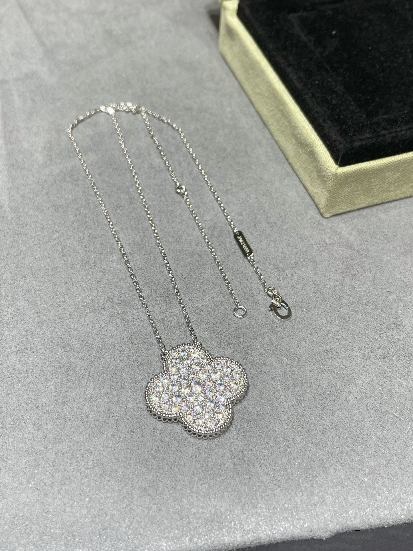 [Noble Aura jewelry]CLOVER 25MM LARGE PENDANT DIAMOND PAVED SILVER NECKLACE