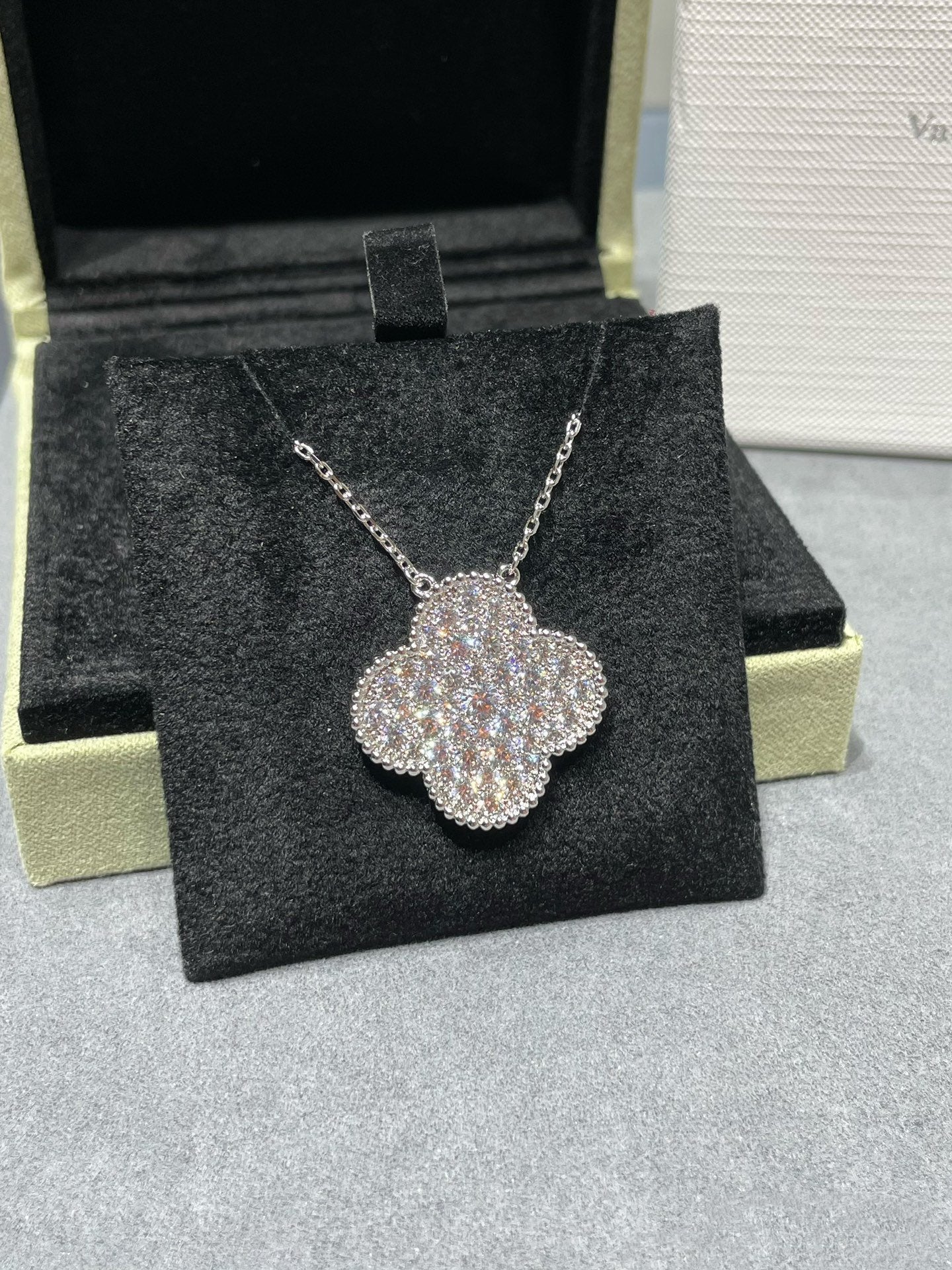 [Noble Aura jewelry]CLOVER 25MM LARGE PENDANT DIAMOND PAVED SILVER NECKLACE