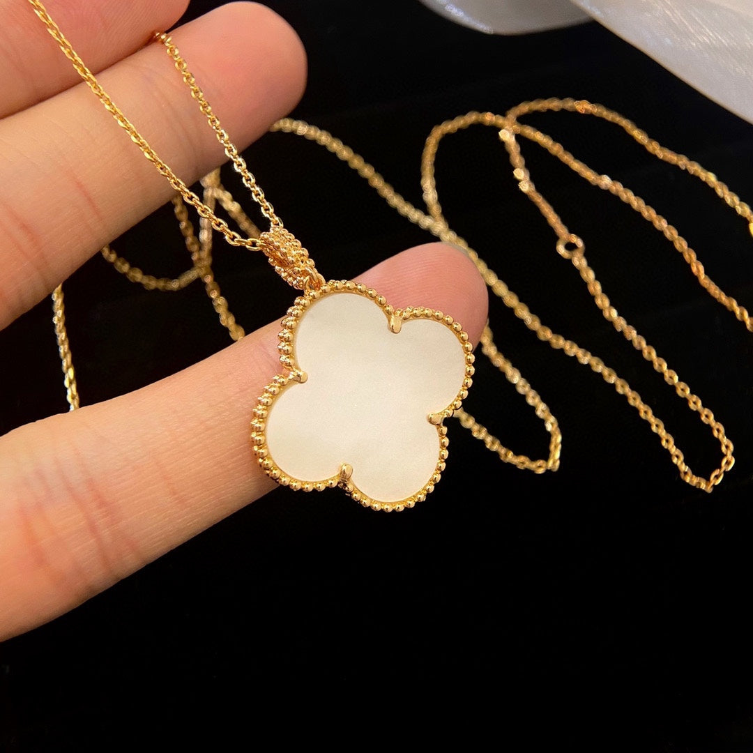 [Noble Aura jewelry]CLOVER 25MM MOP LARGE PENDANT NECKLACE