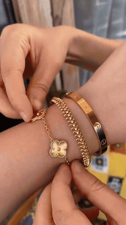 [Noble Aura jewelry] CLASH & Clover Laser 5-Motif & LOVE Brushed Bracelet Stack Set