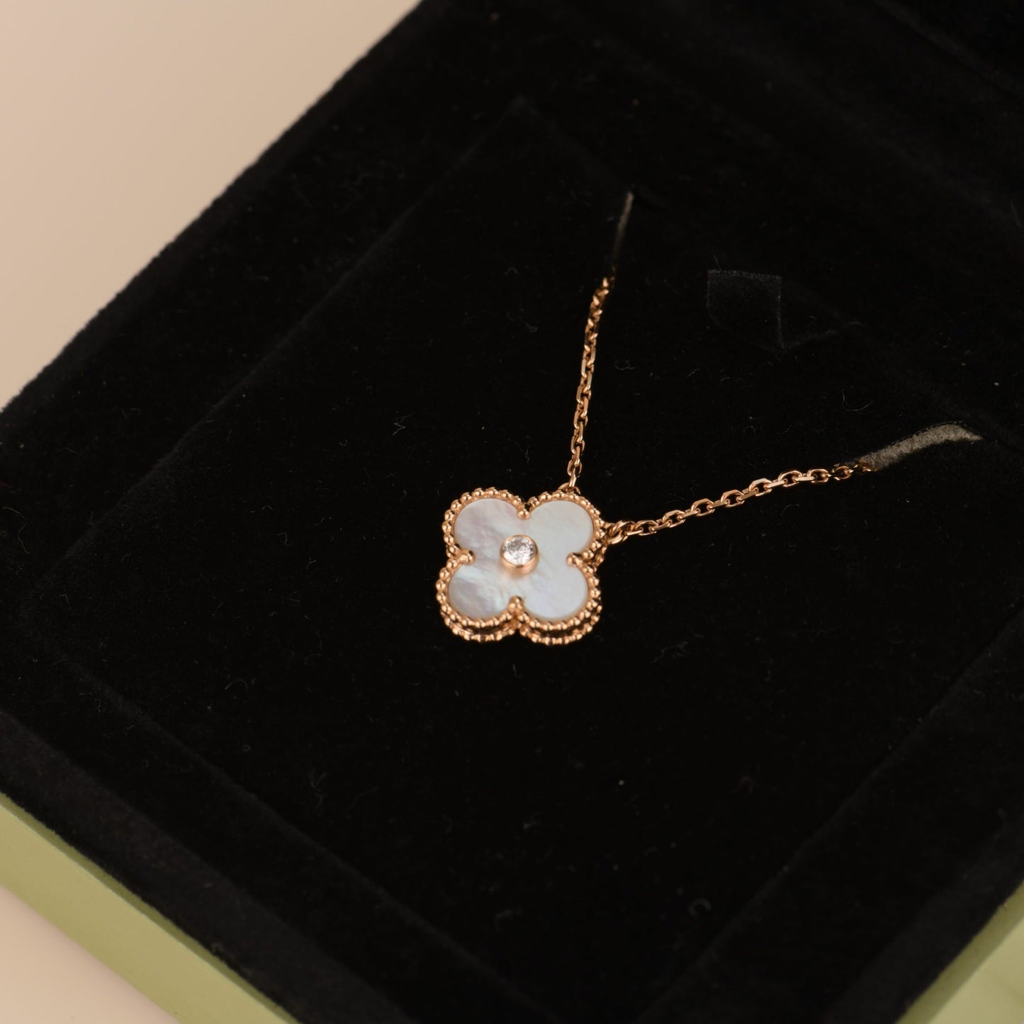 [Noble Aura jewelry]CLOVER 15MM DIAMOND WHITE FRITILLARIA NECKLACE