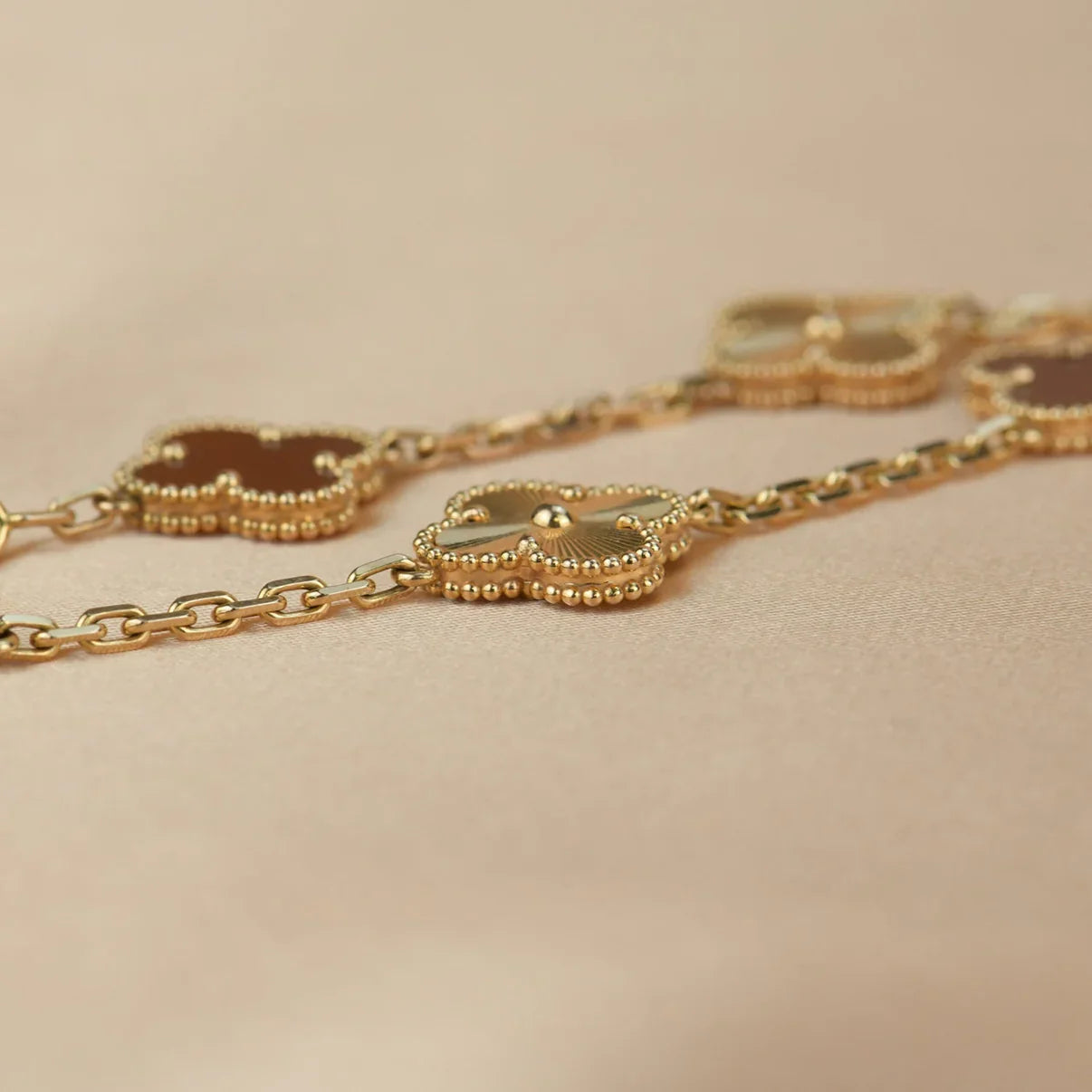 [Noble Aura jewelry] CLOVER 5 MOTIF RED CORNELIAN BRACELET COLLECTION