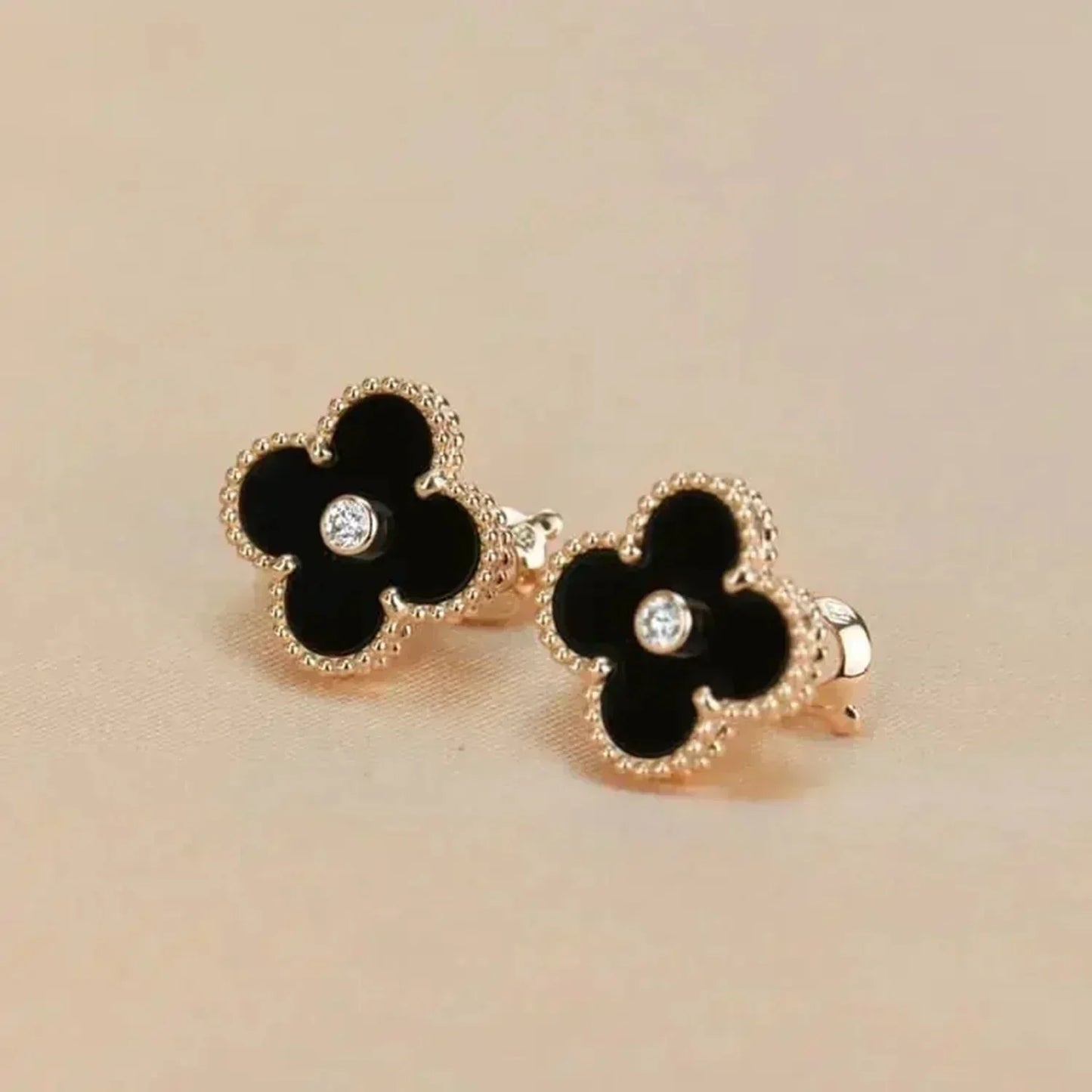 [Noble Aura jewelry]CLOVER MEDIUM 1 MOTIFS ONYX DIAMOND EARRINGS