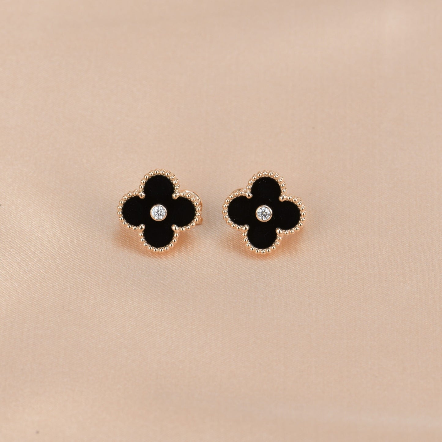 [Noble Aura jewelry]CLOVER MEDIUM 1 MOTIFS ONYX DIAMOND EARRINGS