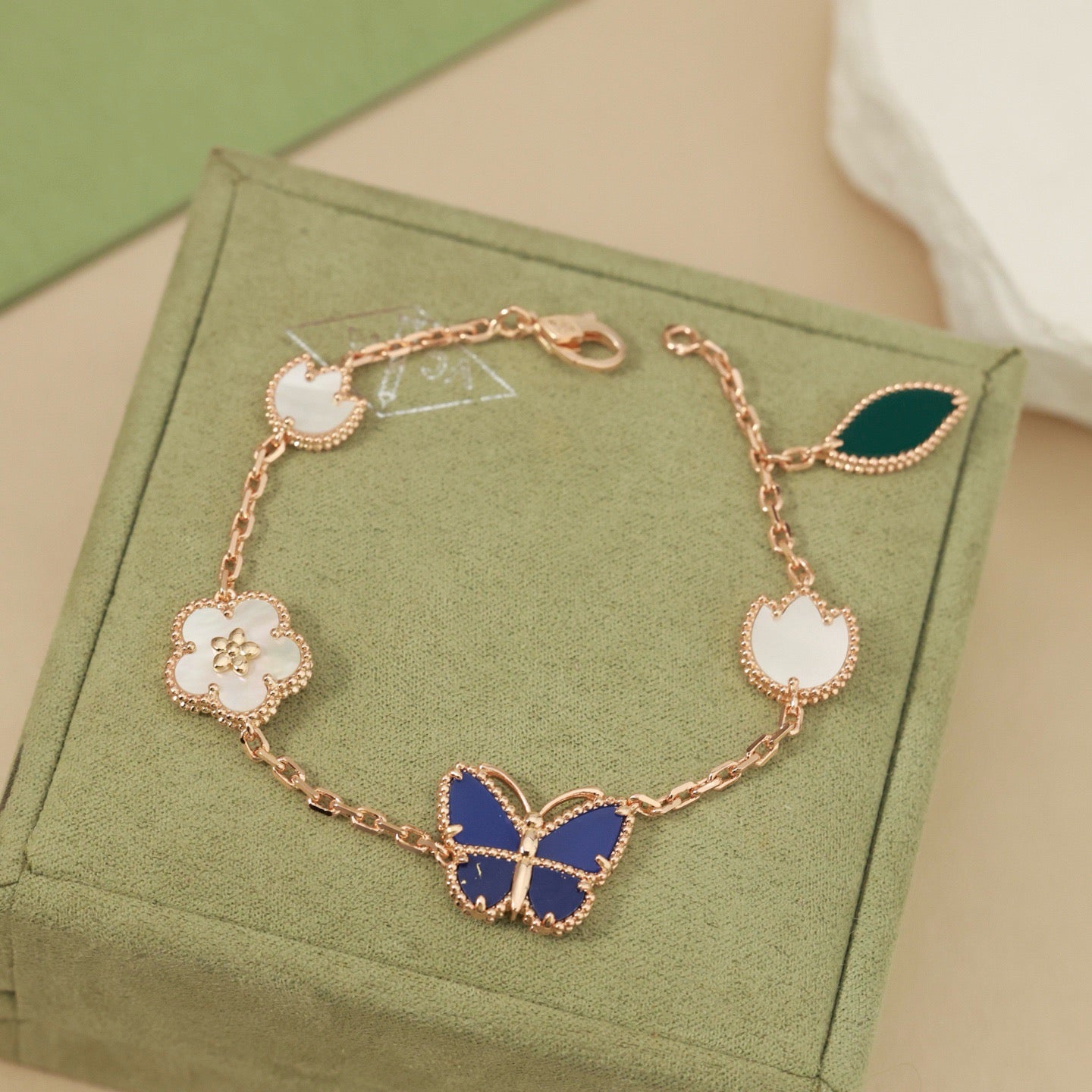 [Noble Aura jewelry]LUCKY SPRING BUTTERFLY 5 MOTIF BRACELET