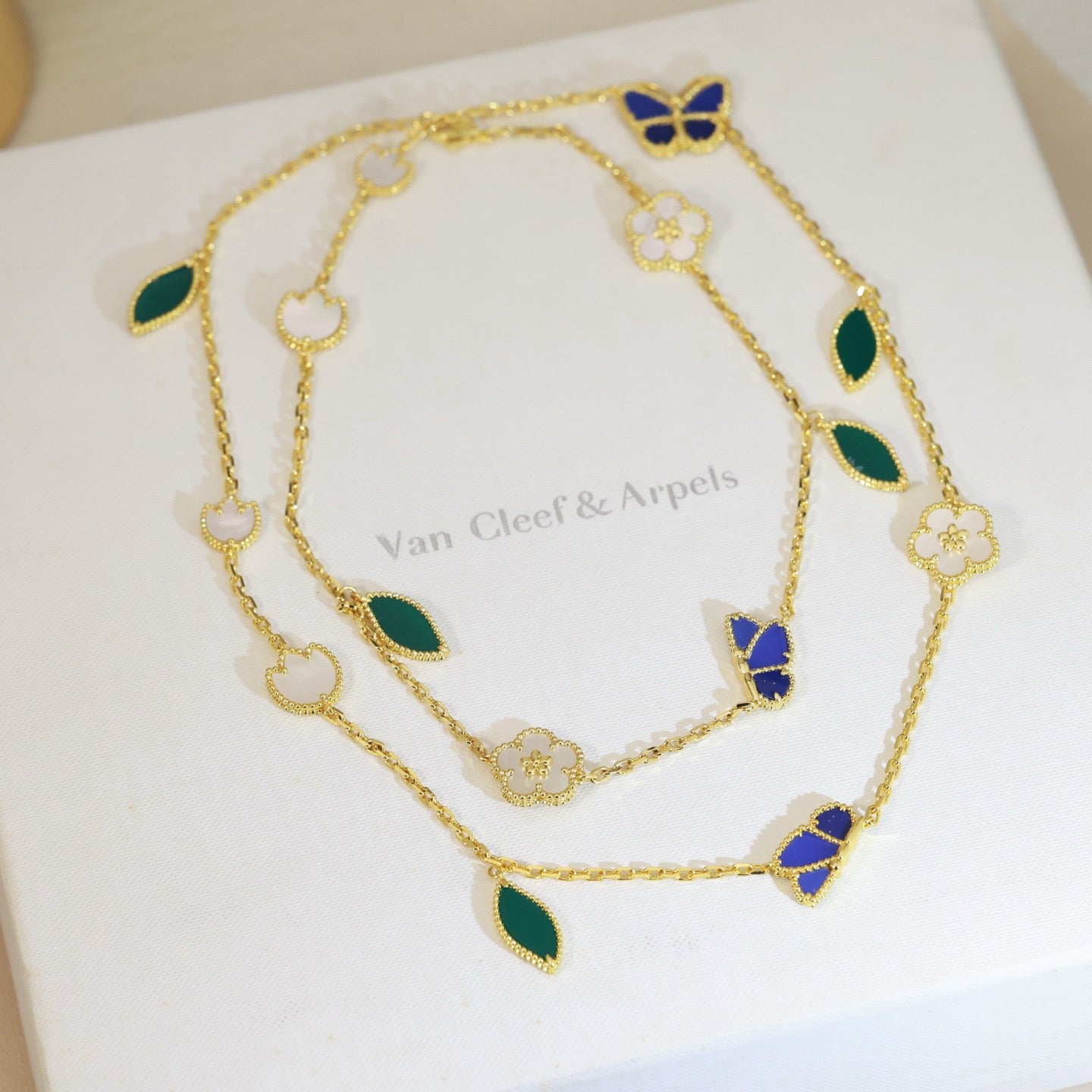 [Noble Aura jewelry]LUCKY SPRING BUTTERFLY 15 FLOWER NECKLACE