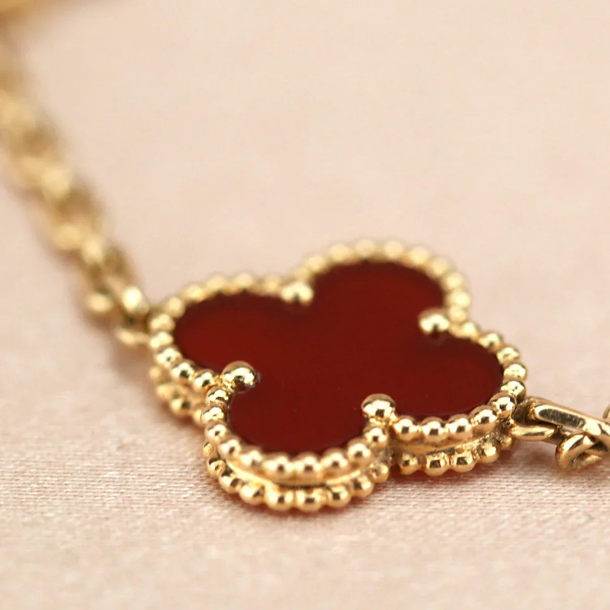 [Noble Aura jewelry] CLOVER 5 MOTIF RED CORNELIAN BRACELET COLLECTION
