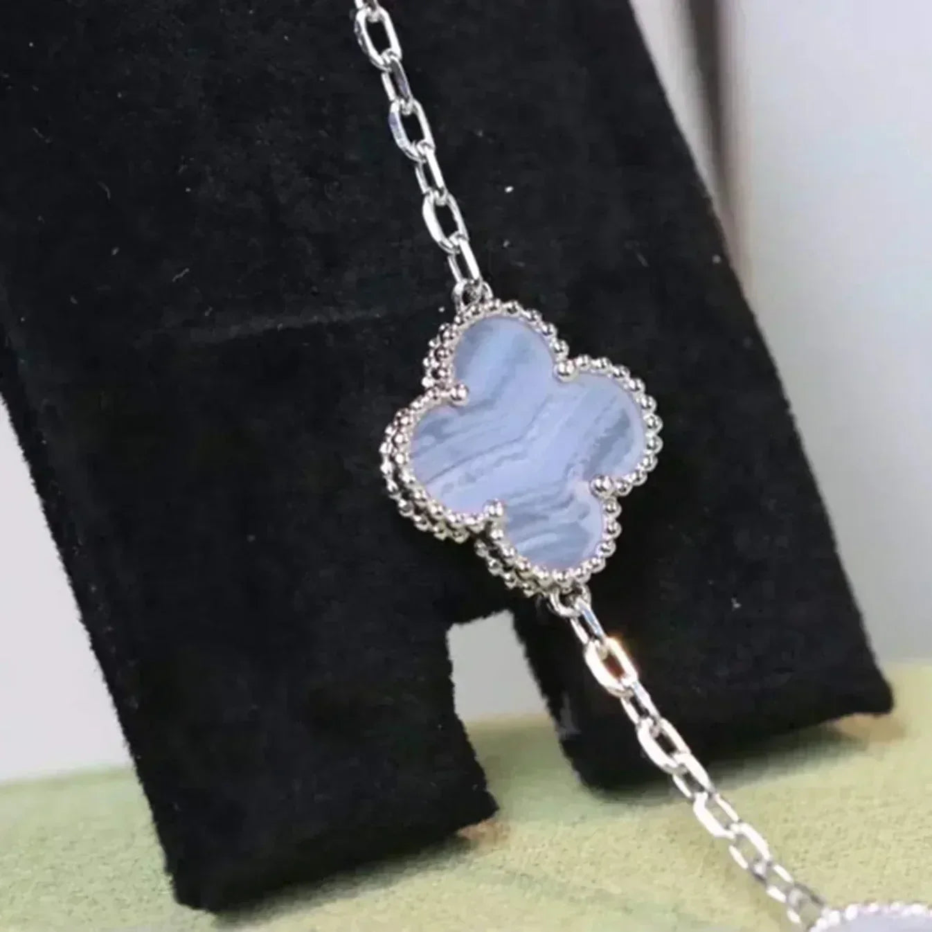 [Noble Aura jewelry] CLOVER 5 MOTIF PURPLE CHALCEDONY BRACELET COLLECTION