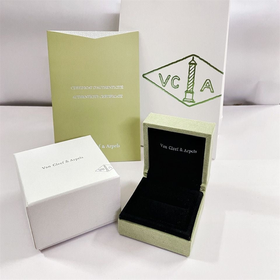 [Noble Aura jewelry]VA CLOVER BRACELET NECKLACE RING BOX GIFT BAG