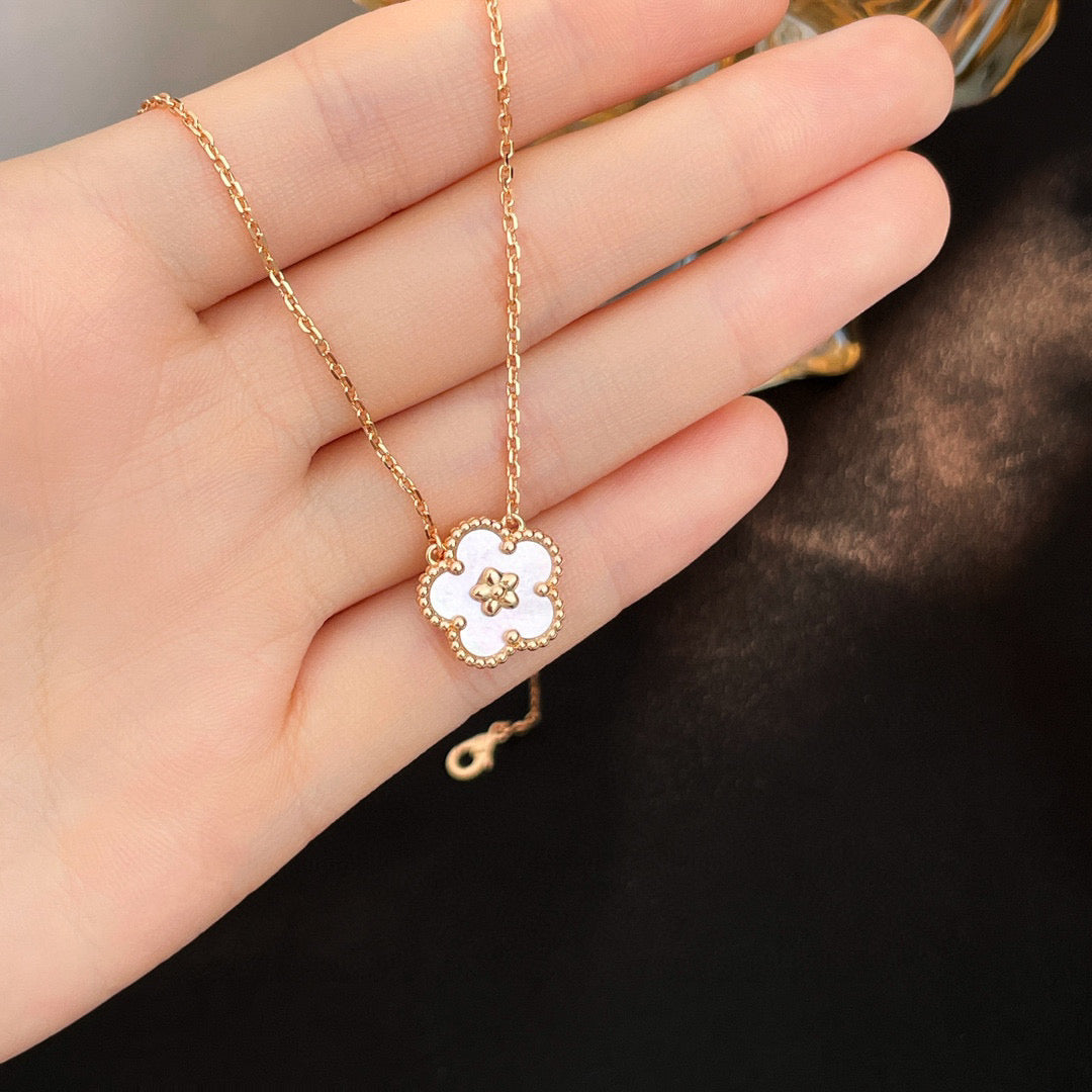 [Noble Aura jewelry]LUCKY  WHITE MOP  PLUM BLOSSOM NECKLACE