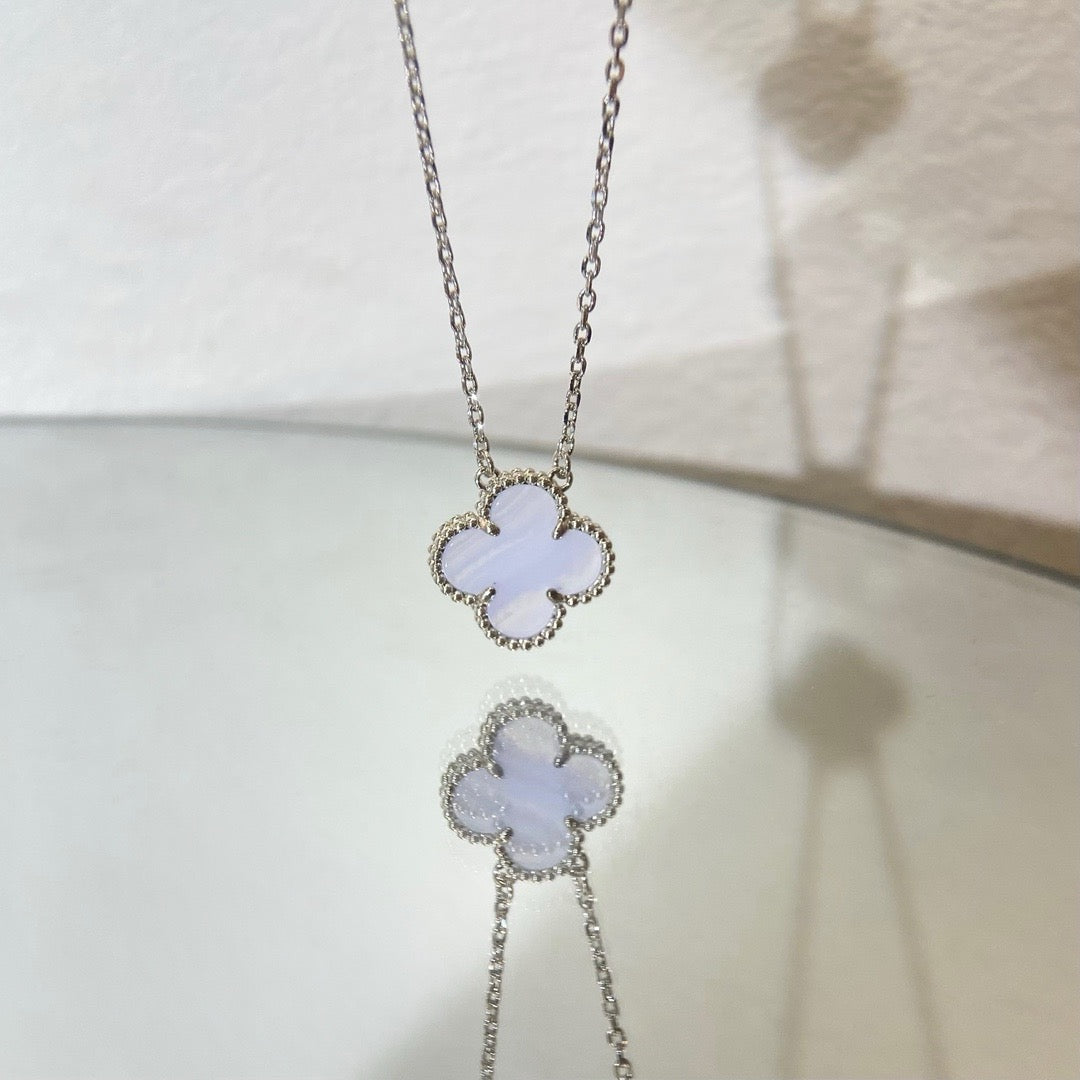 [Noble Aura jewelry]CLOVER 15MM BLUE CHALCEDONY NECKLACE SILVER