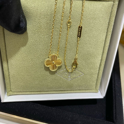 [Noble Aura jewelry]CLOVER 15MM LASER NECKLACE