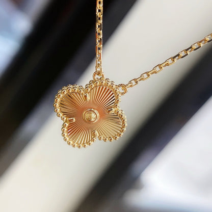 [Noble Aura jewelry]CLOVER 15MM LASER NECKLACE