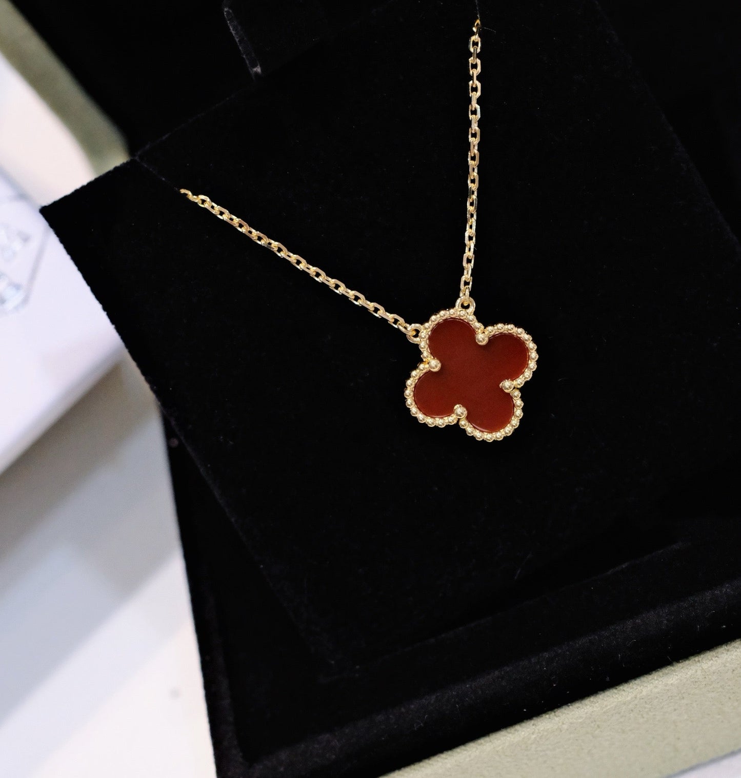[Noble Aura jewelry]CLOVER 15MM CARNELIAN SINGLE FLOWER NECKLACE