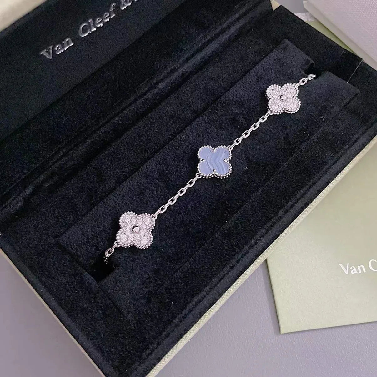 [Noble Aura jewelry] CLOVER 5 MOTIF PURPLE CHALCEDONY BRACELET COLLECTION