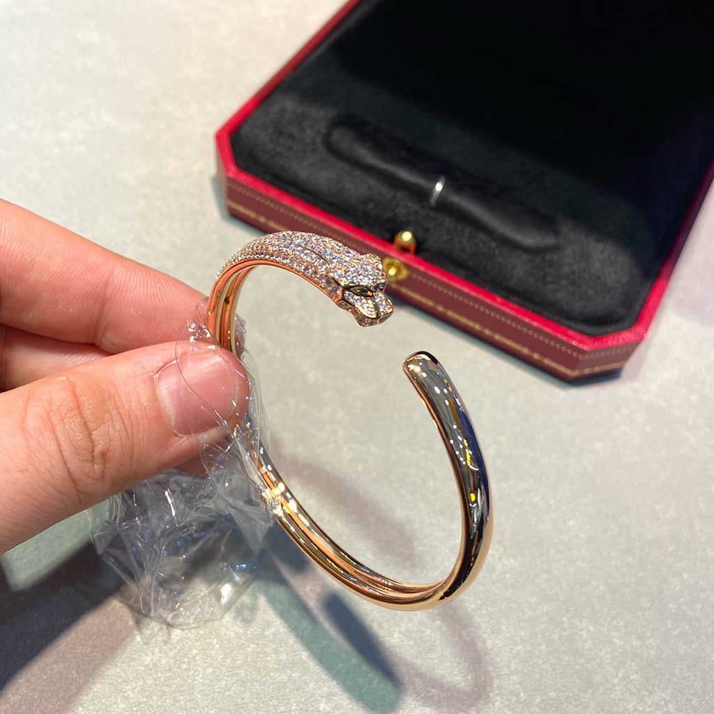 [Noble Aura jewelry]PANTHERE HALF DIAMOND OPEN BRACELET