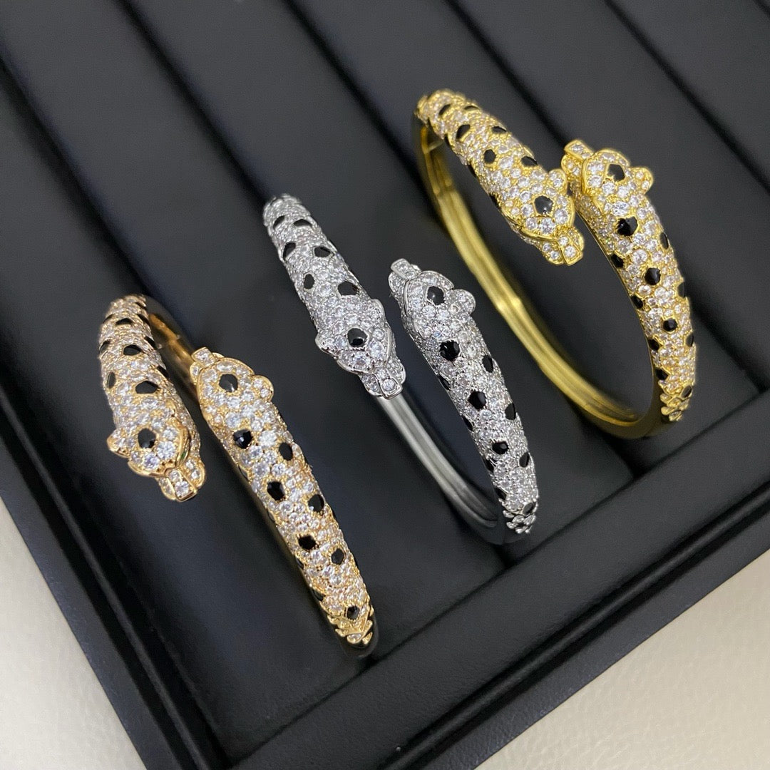 [Noble Aura jewelry]PANTHERE DOUBLE HEADED HALF DIAMOND OPEN BRACELET