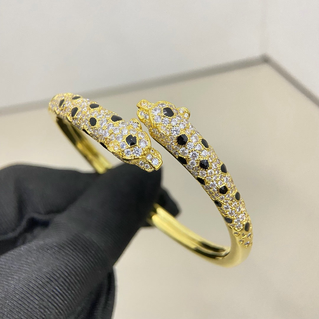 [Noble Aura jewelry]PANTHERE DOUBLE HEADED HALF DIAMOND OPEN BRACELET