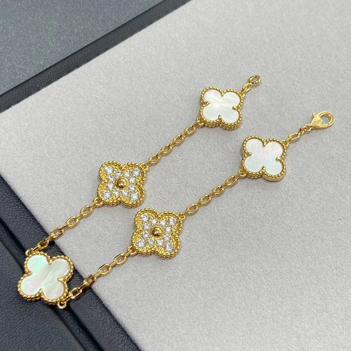 [Noble Aura jewelry]CLOVER WHITE PEARL MOP 5 MOTIF BRACELET COLLECTION