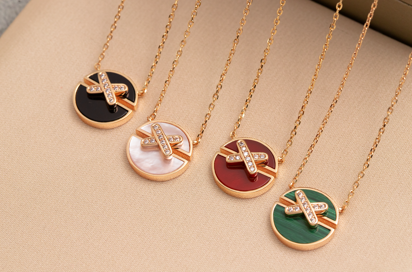 [Noble Aura jewelry]JEUX DE PINK GOLD DIAMOND NECKLACE
