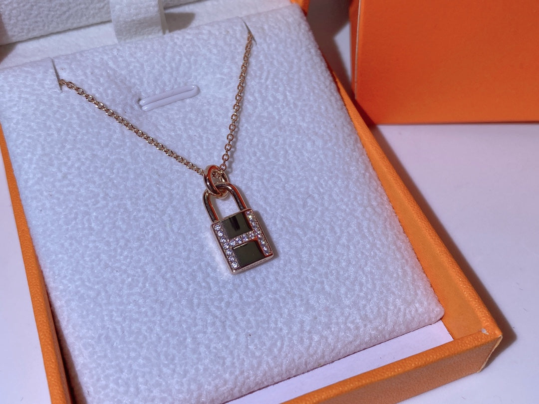 [Noble Aura jewelry]HM ADVANCED NICHE LOCK HEAD NECKLACE DIAMONDS