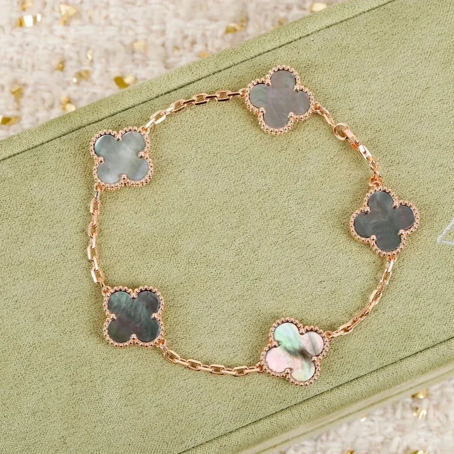 [Noble Aura jewelry] CLOVER 5 MOTIF GRAY MOP BRACELET COLLECTION