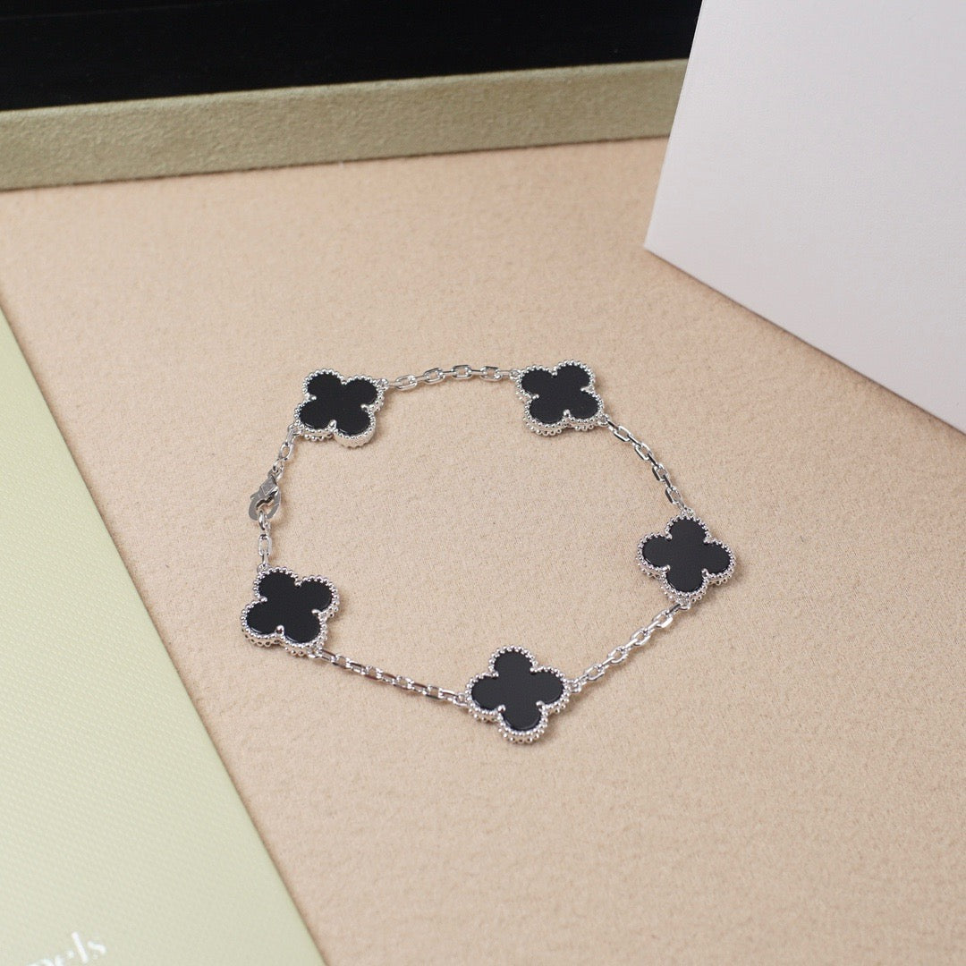 [Noble Aura jewelry] CLOVER 5 MOTIF ONYXS BRACELET COLLECTION