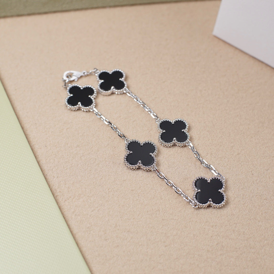 [Noble Aura jewelry] CLOVER 5 MOTIF ONYXS BRACELET COLLECTION