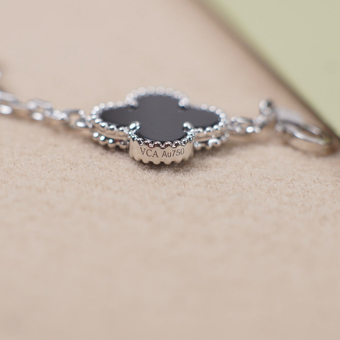 [Noble Aura jewelry] CLOVER 5 MOTIF ONYXS BRACELET COLLECTION