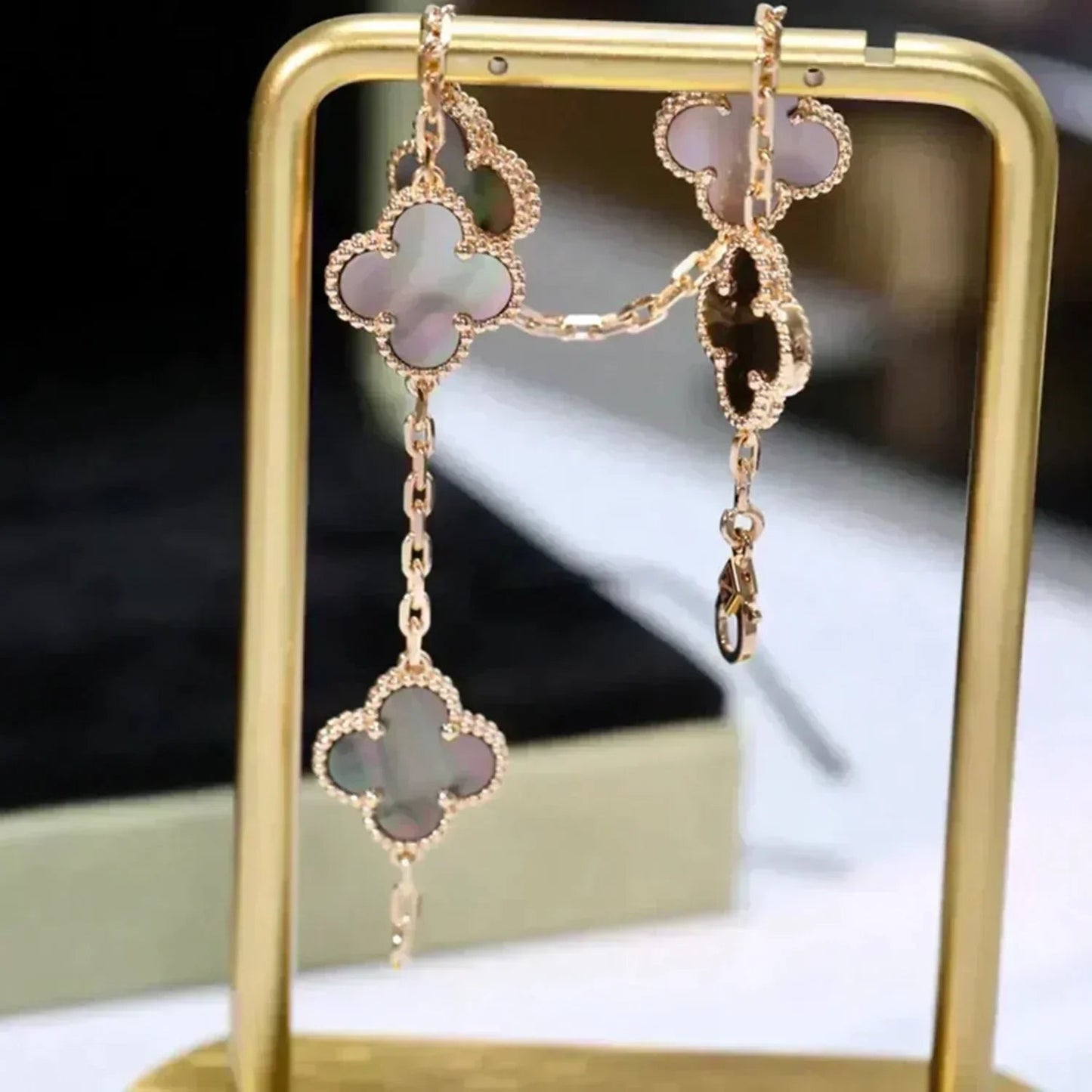 [Noble Aura jewelry] CLOVER 5 MOTIF GRAY MOP BRACELET COLLECTION