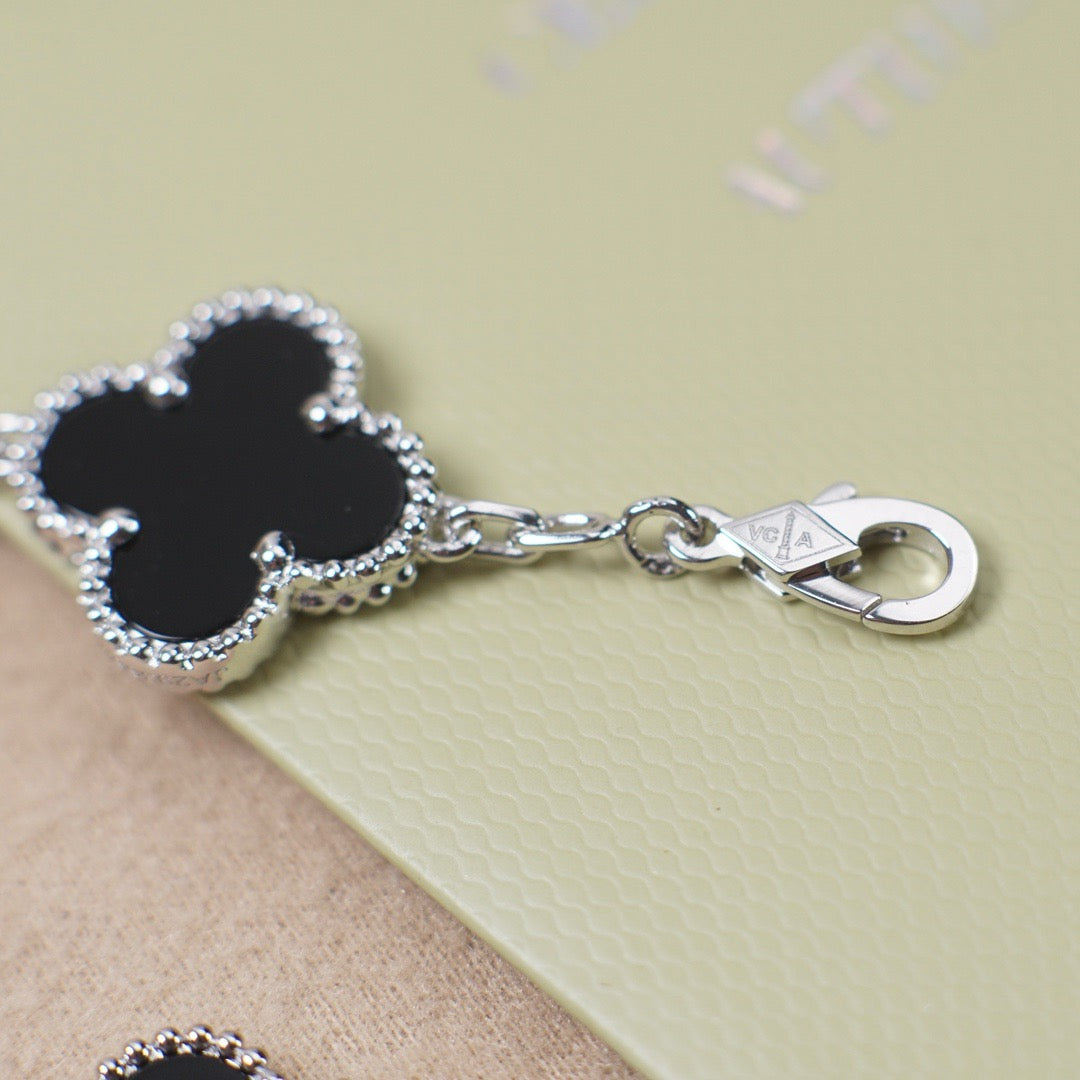 [Noble Aura jewelry] CLOVER 5 MOTIF ONYXS BRACELET COLLECTION