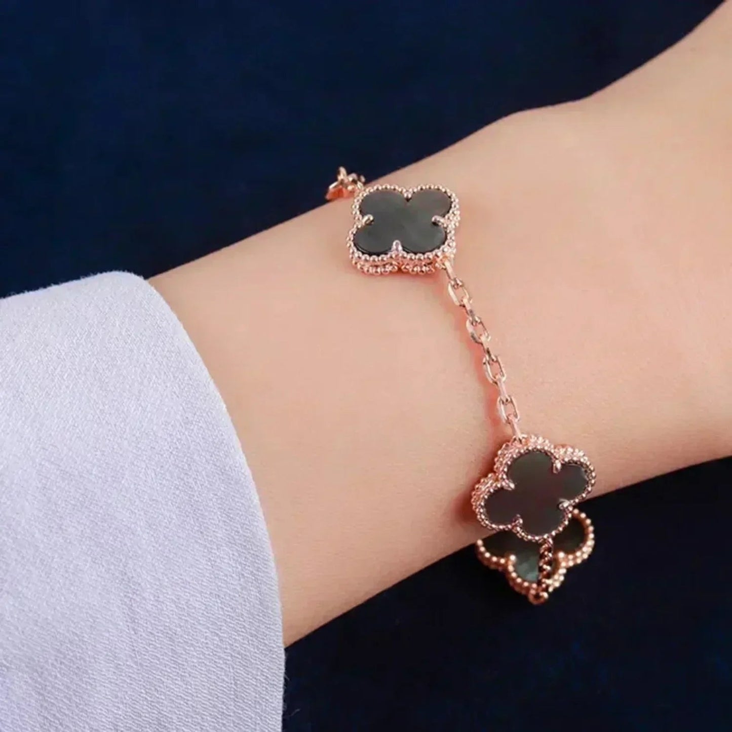 [Noble Aura jewelry] CLOVER 5 MOTIF GRAY MOP BRACELET COLLECTION