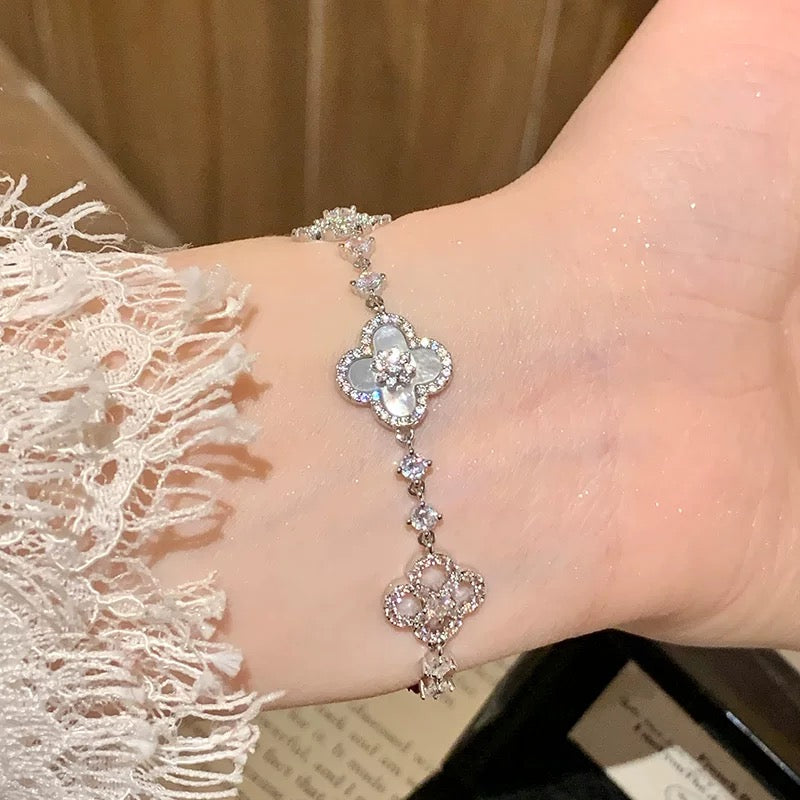 [Noble Aura jewelry]CLOVER 5 MOTIF PINK BLUE RED WHITE BRACELET