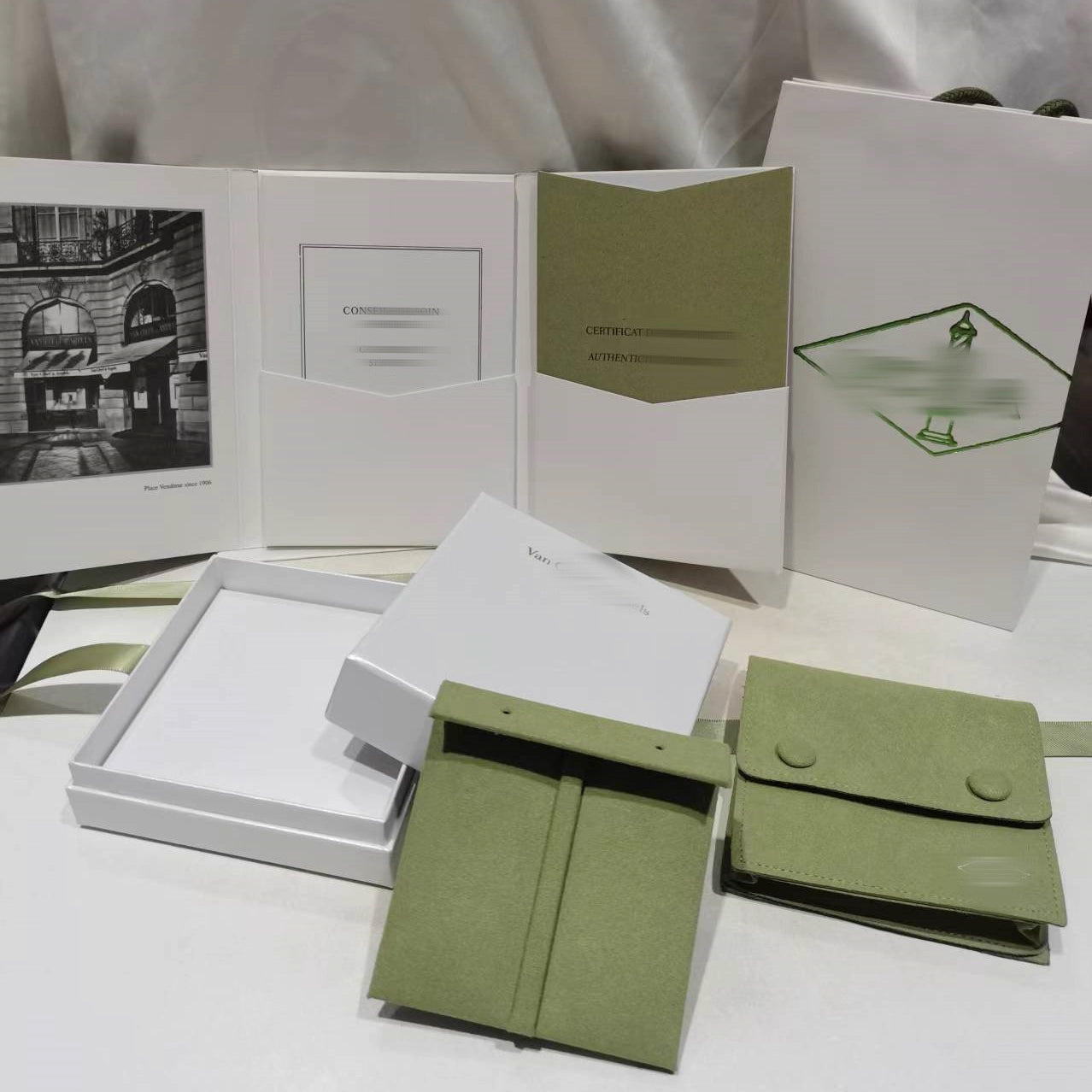 [Noble Aura jewelry]VA CLOVER BRACELET NECKLACE RING BOX GIFT BAG