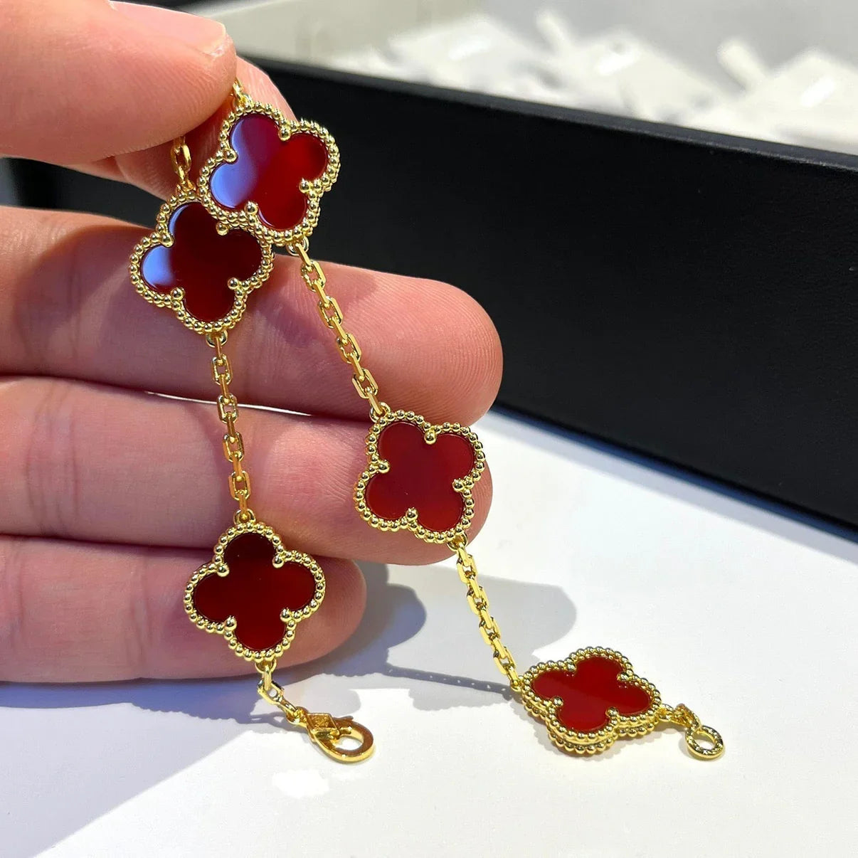 [Noble Aura jewelry] CLOVER 5 MOTIF RED CORNELIAN BRACELET COLLECTION