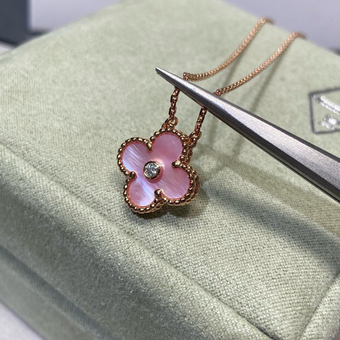 [Noble Aura jewelry]CLOVER 15MM DIAMOND PINK MOP NECKLACE
