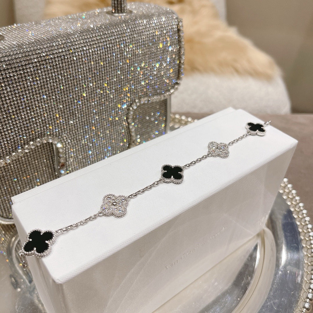[Noble Aura jewelry] CLOVER 5 MOTIF ONYXS BRACELET COLLECTION