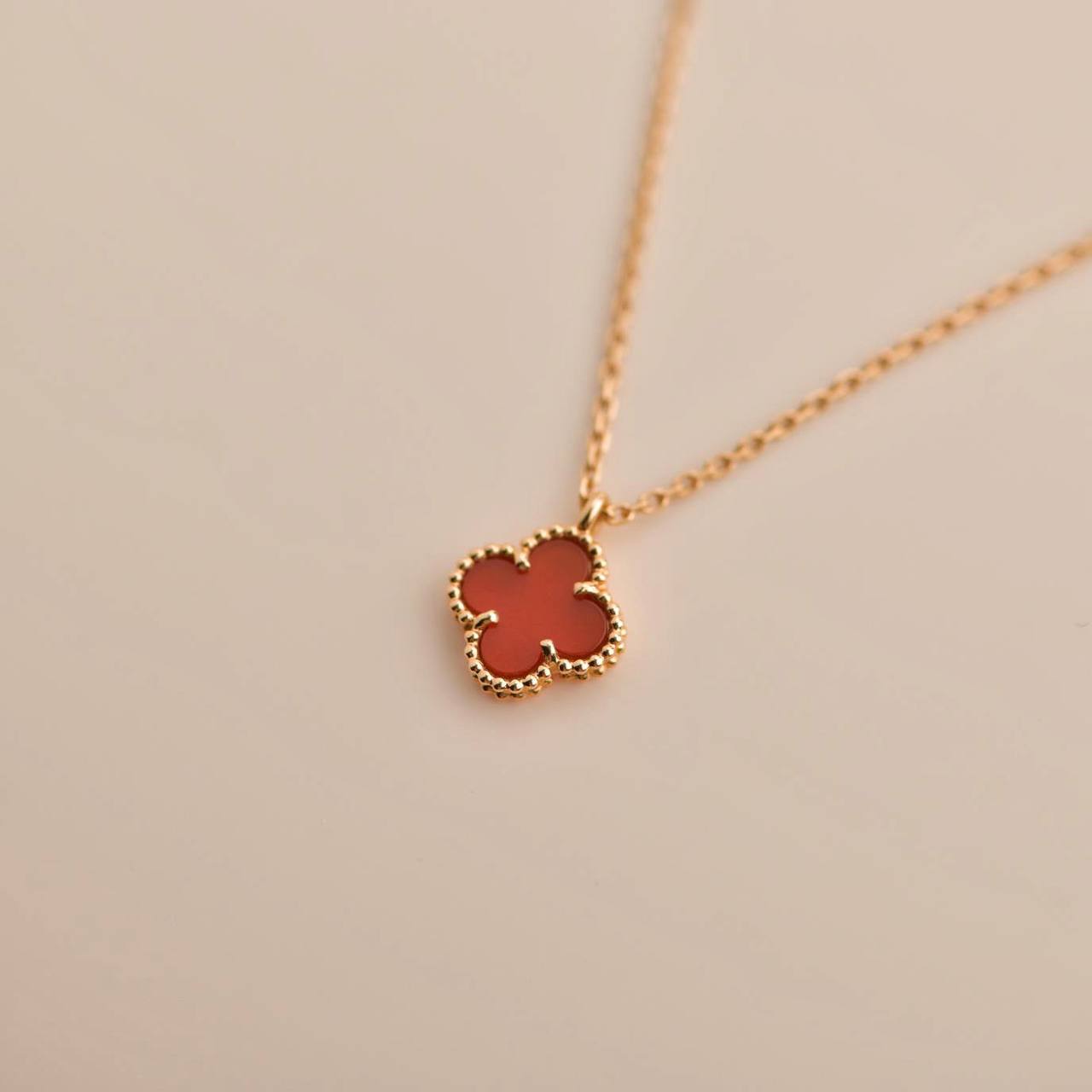 [Noble Aura jewelry]CLOVER MINI 9.5MM WHITE CARNELIANS NECKLACE