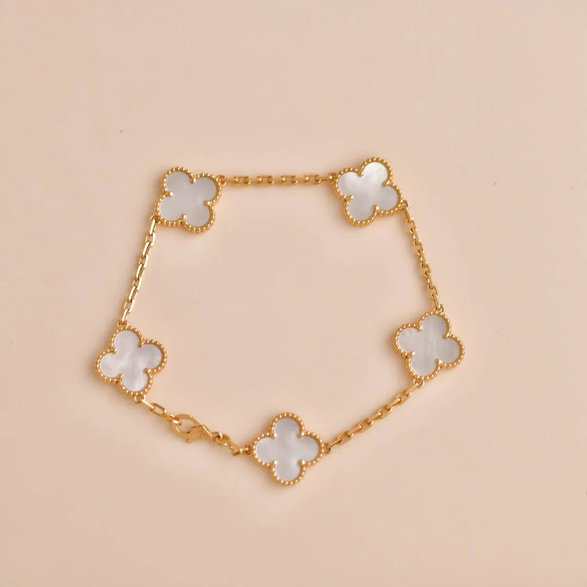 [Noble Aura jewelry]CLOVER WHITE PEARL MOP 5 MOTIF BRACELET COLLECTION