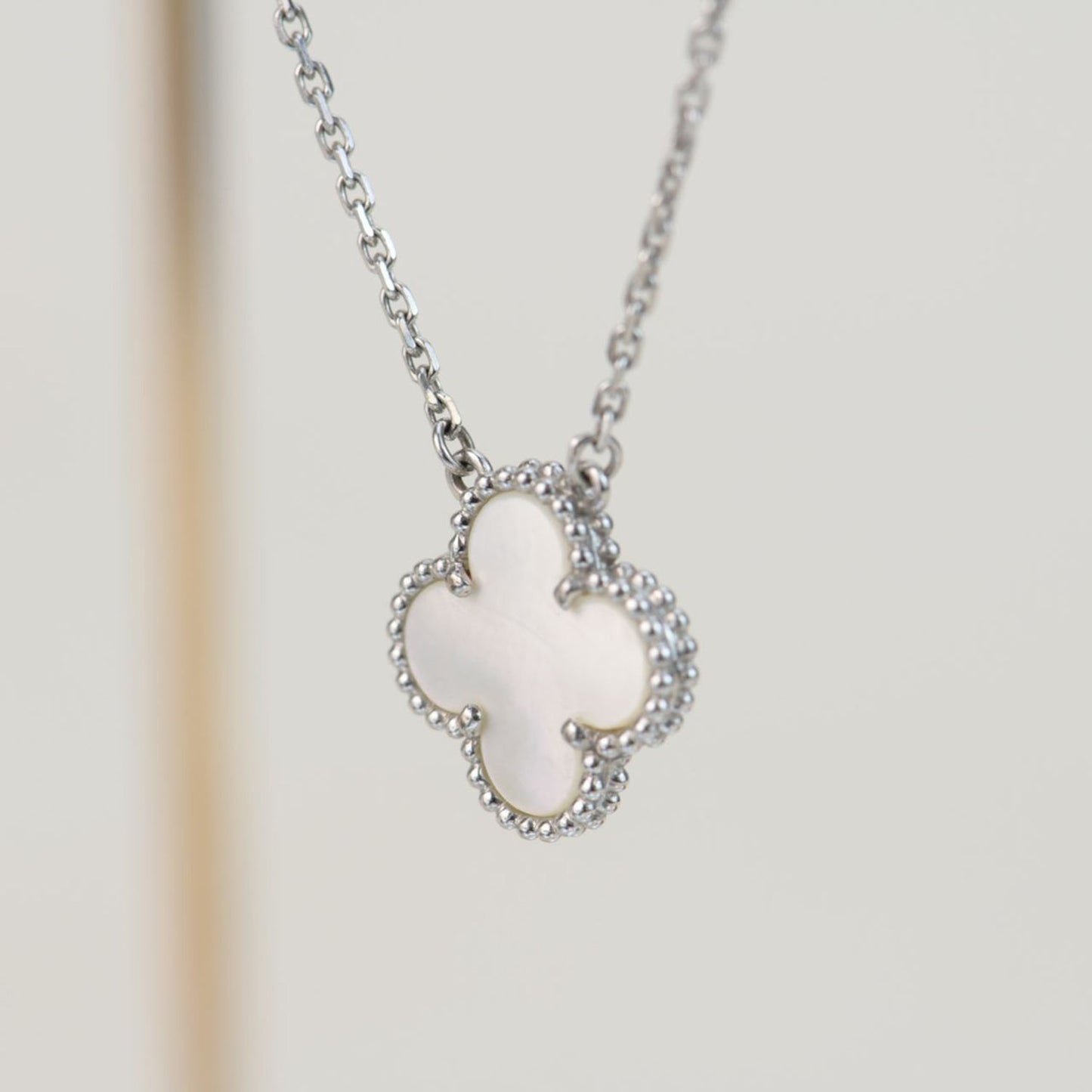 [Noble Aura jewelry]CLOVER  15MM WHITE MOTHER-OF-PEARL SILVER