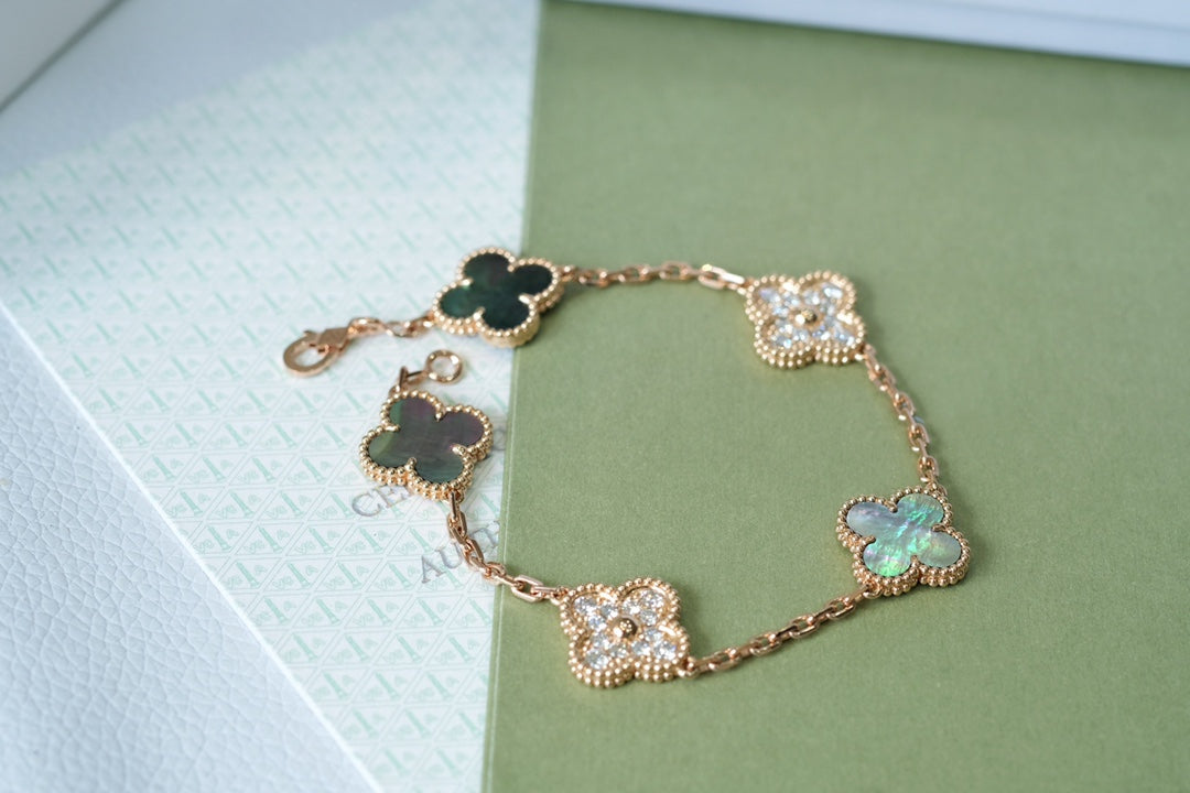 [Noble Aura jewelry] CLOVER 5 MOTIF GRAY MOP BRACELET COLLECTION