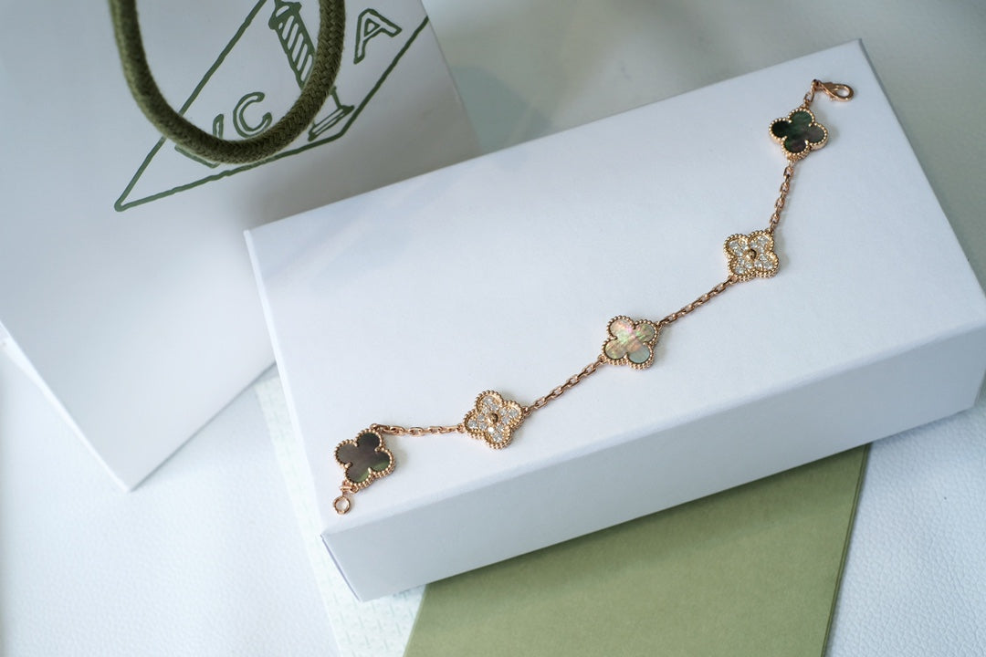 [Noble Aura jewelry] CLOVER 5 MOTIF GRAY MOP BRACELET COLLECTION